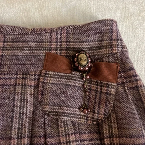 Italian vintage pleated plaid wool midi skirt with Victorian brooch M - Picture 2 of 8